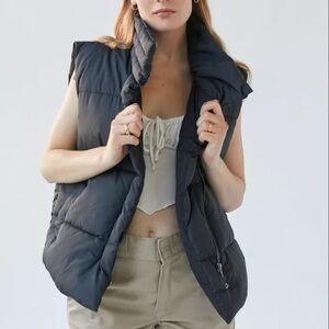 Urban Outfitters Corrine Snap Black Puffer Vest EUC Size XS